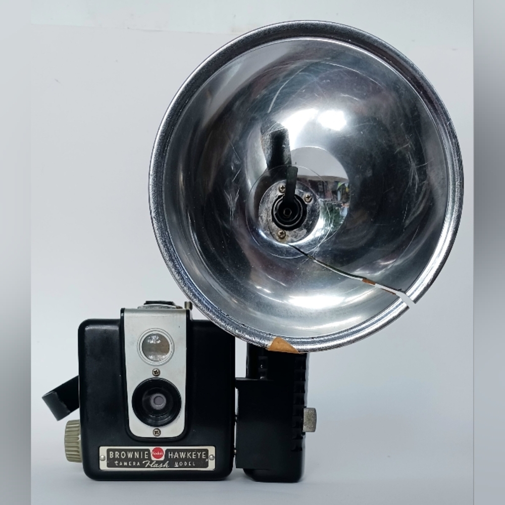 Vintage Kodak Brownie Hawkeye Flash Model Camera w Flash Bulb Acc Untested -note